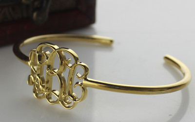 Your Story, Our Craft: The Personalised 18ct Gold Initial Bangle